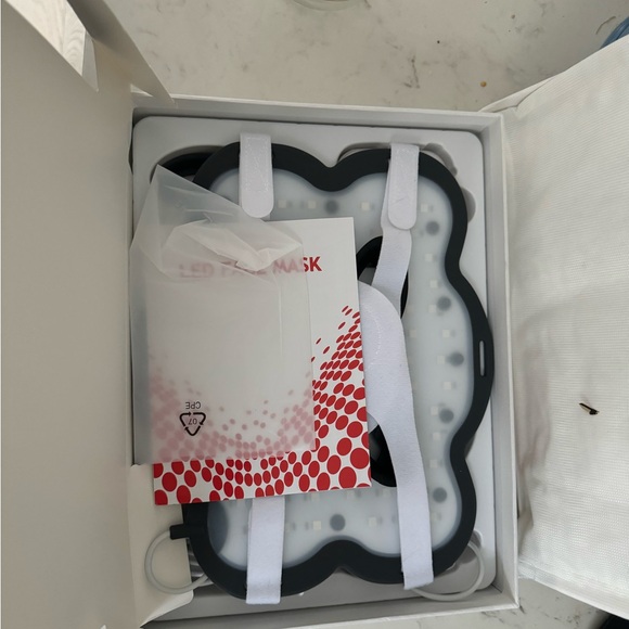 LED Face Mask - Picture 3 of 5